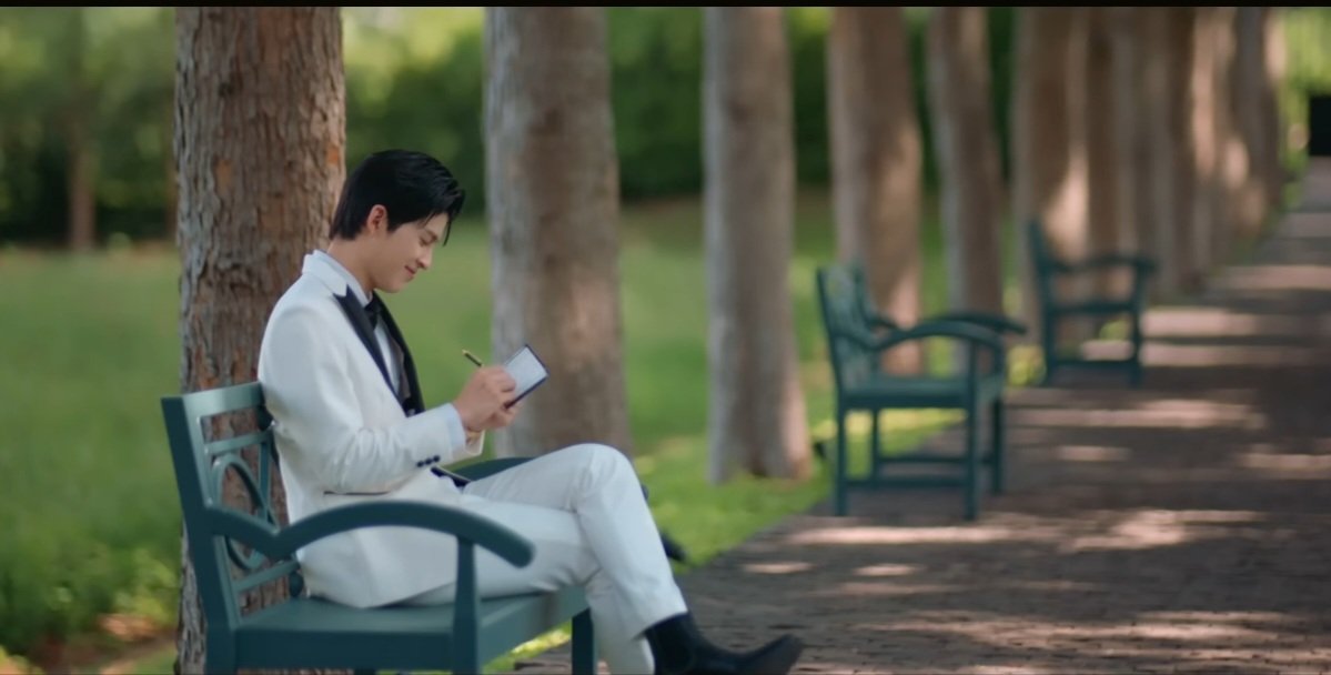 tysmlu00's tweet photo. Aside from the teaser for final ep these 3 scenes are still left! I really want to see the scene thee writing his vows!😭😭 and it seems like they changed the series shooting scene from the trailer to the new one in the teaser. And what is this family selfie?
#PeachAndMeSeriesEP3 https://t.co/i5rEen6yiJ