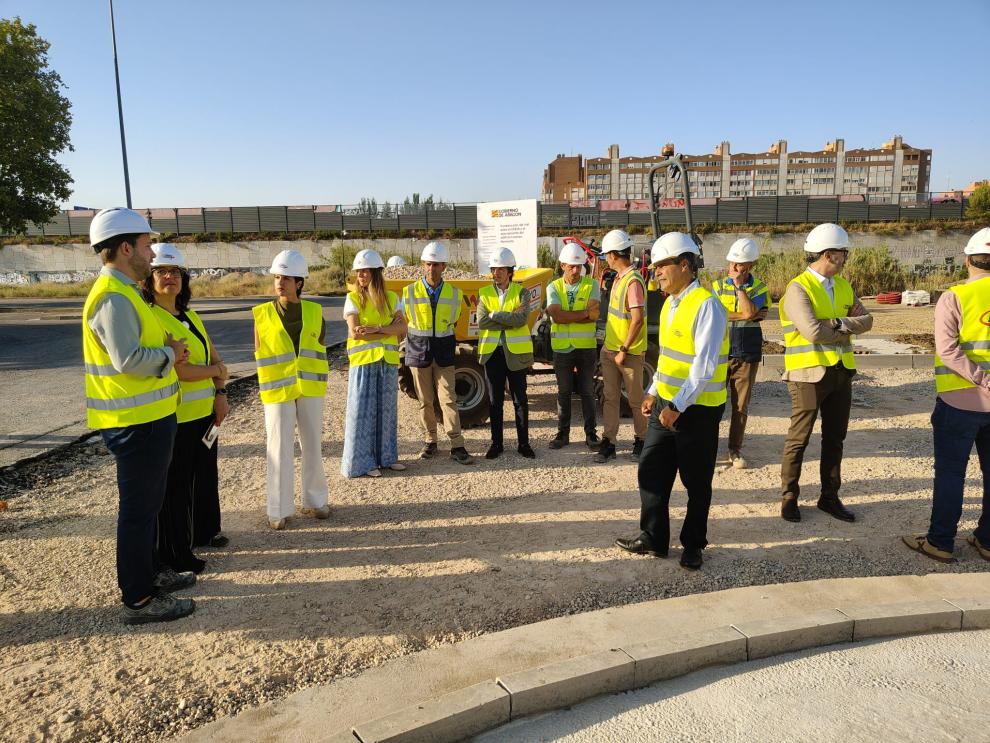 GobAragon's tweet photo. 👷🏗️ El Gobierno de Aragón impulsa las primeras obras del futuro DAT Alierta.

➡️ El nuevo vial, que estará operativo en agosto, garantizará la movilidad del entorno y se convertirá en uno de los accesos clave de un proyecto llamado a transformar el Campus Río Ebro en un gran polo de innovación.

➕ https://t.co/oNpFapfhhE