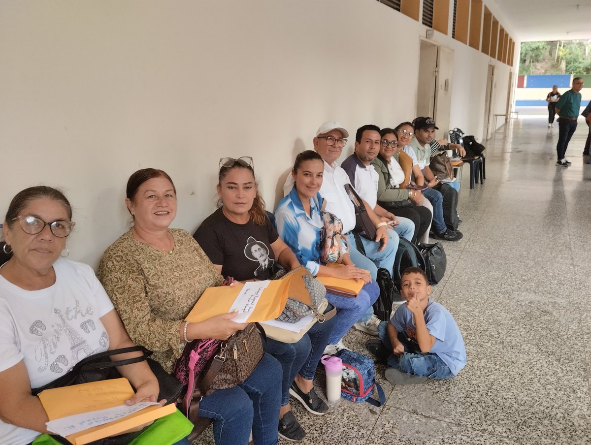 fuchov's tweet photo. Retiro de formatos de título en Liceo Cristóbal Mendoza Municipio Trujillo, sábado 25/07/2026 https://t.co/I6ZzOLOYsz