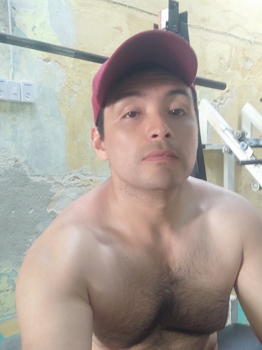 thrilove's tweet photo. Porque el pecho es estética y fuerza seguimos haciendo ejercicio https://t.co/QMjXQwybGN