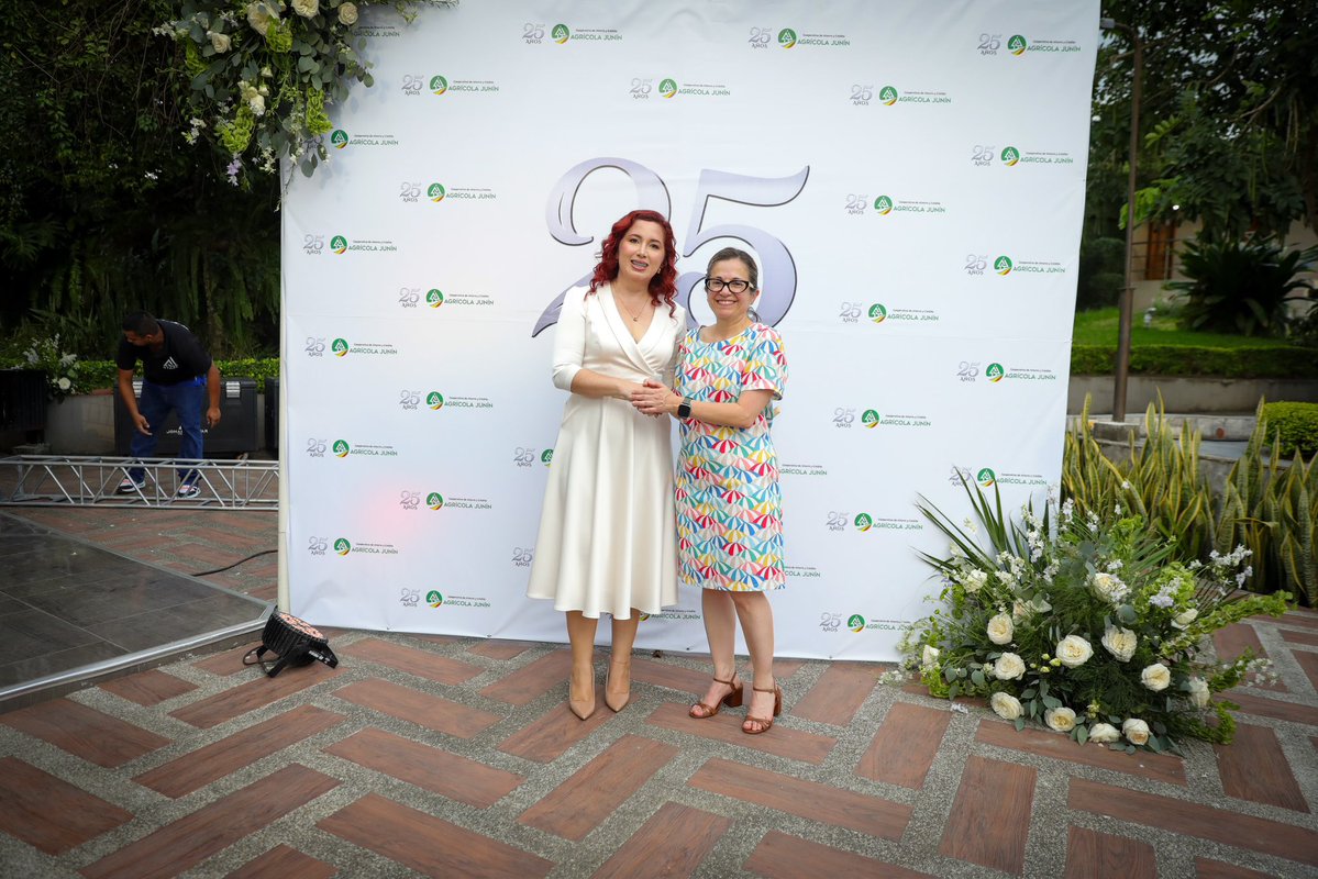 CONAFIPS's tweet photo. María Belén Loor, presidenta de CONAFIPS, participó en la sesión solemne por los 25 años de la COAC Agrícola Junín, donde compartió con autoridades, directivos y socios.

Este encuentro permitió reafirmar el trabajo conjunto para acercar el financiamiento a la realidad productiva, fortalecer a las cooperativas y generar más oportunidades para las familias de Junín.

🌿 ¡Felices 25 años, COAC Agrícola Junín!