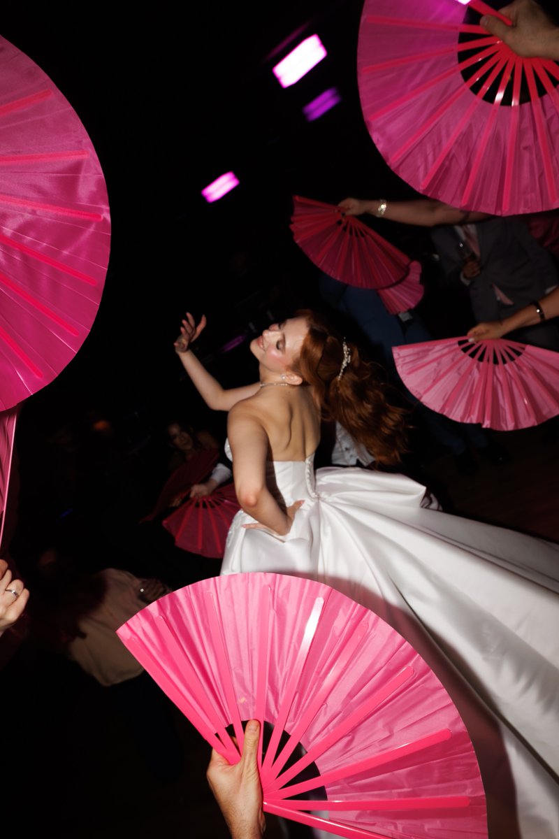 xtatyh's tweet photo. rosa é cor de casamento SIM https://t.co/O53mbSB69f