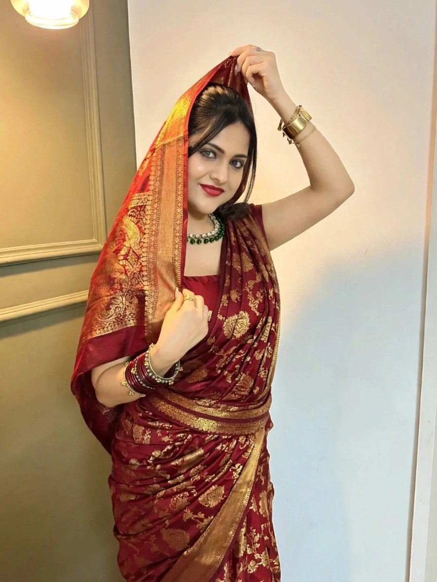 Baddies_Nancy's tweet photo. "कुछ लोग तस्वीर देखकर कहते हैं, 'कितनी खूबसूरत हो'…
काश कोई दिल देखकर भी कह देता,
'तुम बहुत कुछ सहकर भी मुस्कुरा रही हो
#nolimits
#teenager https://t.co/CF0l8OdtPB