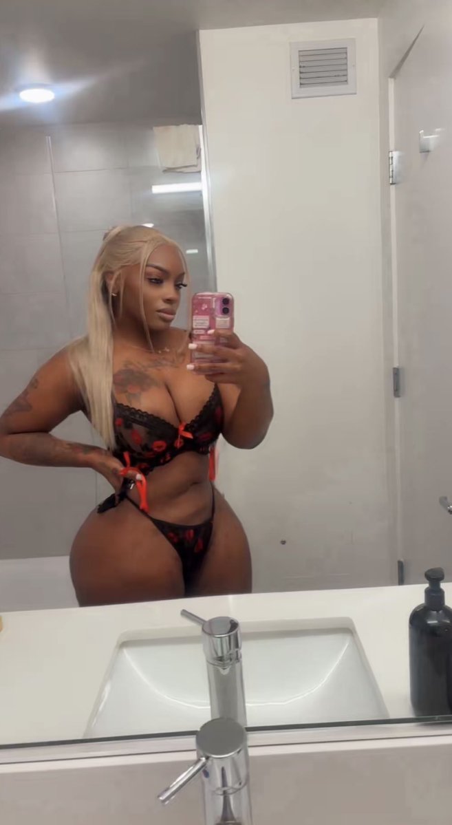 Its_Poeticnini's tweet photo. WHAT DO Y’ALL KNOW ABOUT THICK WOMEN 
#Trucking #MoneyMindset #sugarDady #payme #thickness https://t.co/4pvdPiXyOS