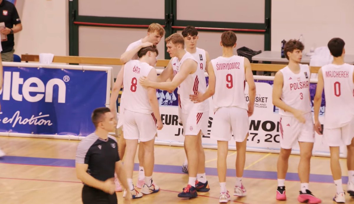 zaspany_34's tweet photo. SZYMON ŁATA game winner baaaang! Ale kryminał oddac +12 w q4. Juz z Azerami dalismy 9:29 w q4 #U18Eurobasket Mamy aktualnie 3-0, jutro dzien przerwy i zostaną nam w grupie mecze z Czechami i Islandia. Walka o awans do dywizji A trwa. Vamoooos🇵🇱💪 #koszkadra #plkpl https://t.co/GGGJYGYIrZ