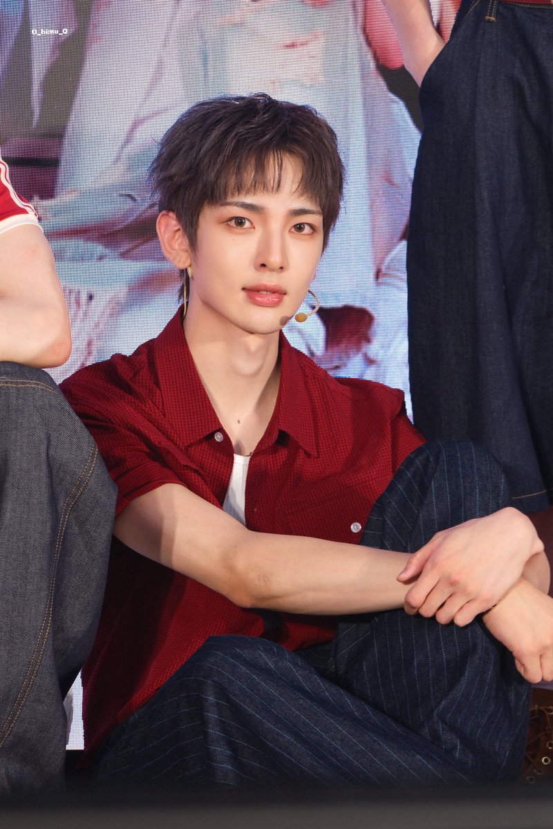 O_himu_O's tweet photo. 260726 광저우 FM

#이펙스 #뮤 #MU #EPEX https://t.co/Ed7IRzuku8