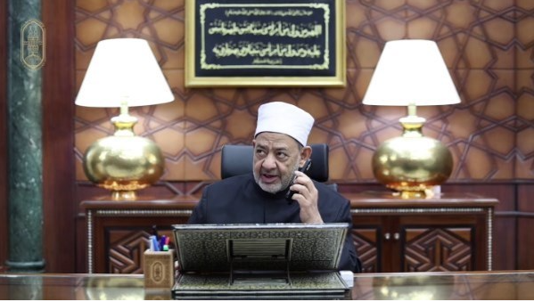 alaa4a1's tweet photo. وَعِبَادُ الرَّحْمَٰنِ الَّذِينَ يَمْشُونَ عَلَى الْأَرْضِ هَوْنًا﴾ [الفرقان: 63].
الشيخ احمد الطيب ..مش بس اسعد اوائل شهادة الثانوية الازهرية .. ده اسعد الشعب كله بروحه وتواضعه https://t.co/IckAMVhOes