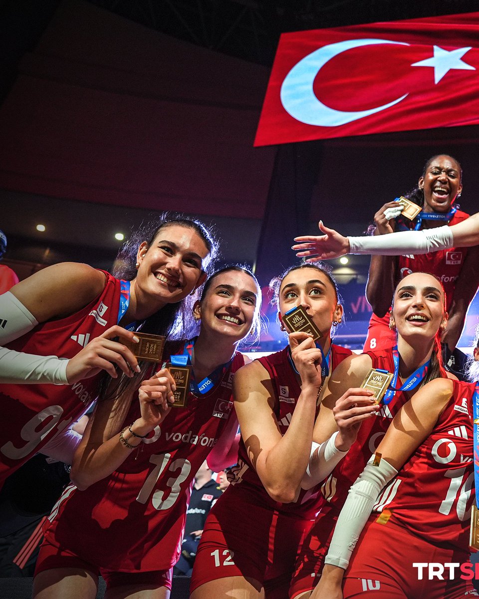 trtsporyildiz's tweet photo. 🇹🇷 TÜRKİYE A MİLLİ KADIN VOLEYBOL TAKIMI 🇹🇷 https://t.co/AWAdYonndC