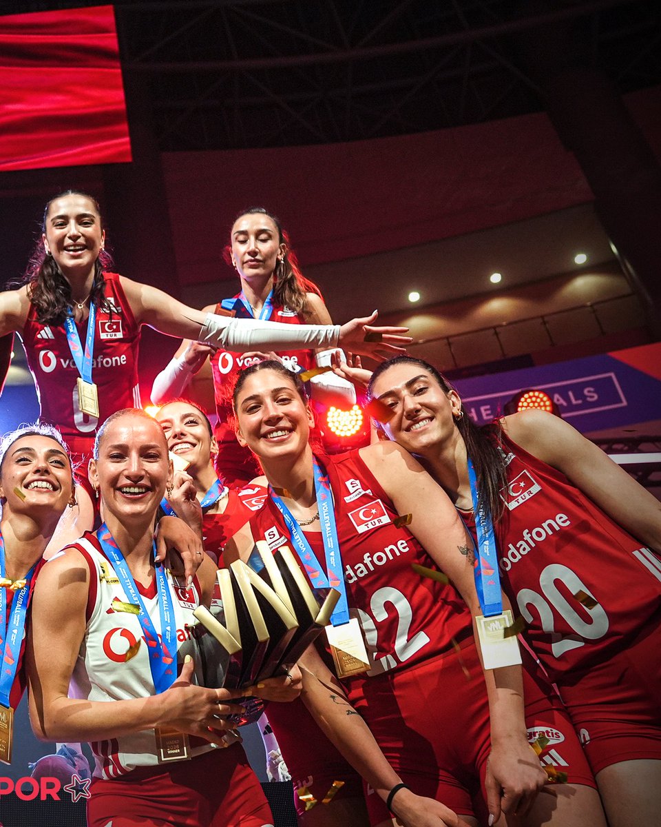 trtsporyildiz's tweet photo. 🇹🇷 TÜRKİYE A MİLLİ KADIN VOLEYBOL TAKIMI 🇹🇷 https://t.co/AWAdYonndC