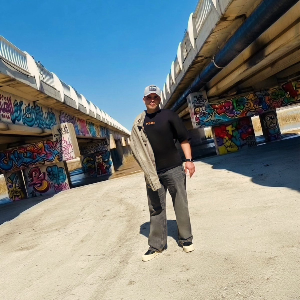 TheArashyian's tweet photo. گاهی زیرگذرها قشنگتر از خیابون اصلیان😎
Sometimes the underpass is more beautiful than the main street 🌆🎨
#streetstyle
#viral
#gangstyle
#streetwear
#explore https://t.co/BIK3G9nMbc