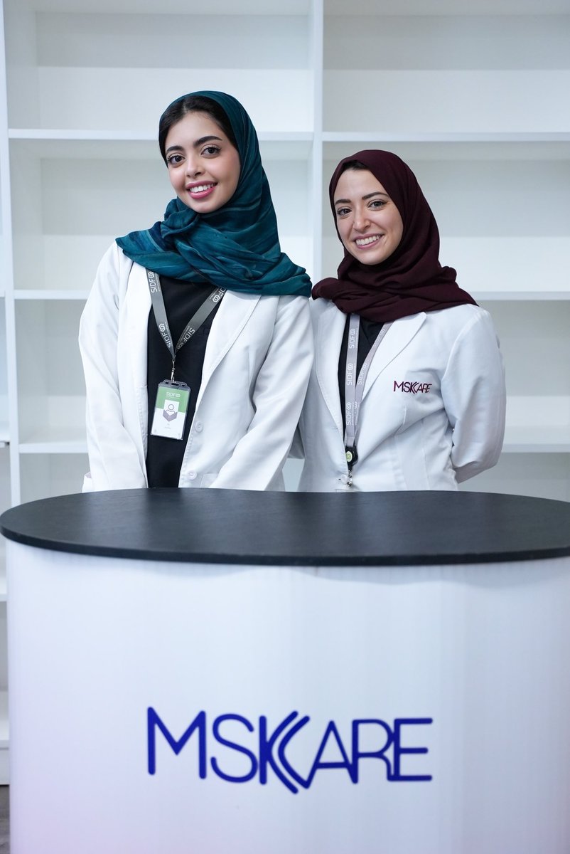 DrLiloo's tweet photo. الحمدلله خلصت اول روتيشن من التدريب الصيفي في عيادة @MskcareClinics 

كانت تجربة مليانة تعلم، خصوصًا في مجال الإصابات الرياضية والعضلية الهيكلية. اكثر شيء شدني هو ان كثير من الإصابات ما يكون سببها المكان اللي فيه الألم نفسه، بل ممكن تكون ناتجة عن اسباب ثانية ما تكون واضحة من البداية! وهذا الشيء خلاني انظر للحالات بطريقة مختلفة وافهم اهمية التقييم الشامل.

شكر خاص للأخصائي ريان عالم والأخصائية  @Dalal_aldakhiel على توجيههم ودعمهم طوال فترة التدريب، وعلى حرصهم في تعليمنا وتشجيعنا على التفكير والتعلم من كل حالة. ممتنة لكل ما تعلمته منكم 🙏🏻 

#PhysicalTherapy #SportsRehabilitation  #summertraining