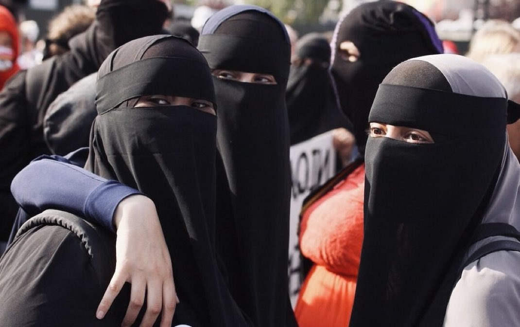 realMaalouf's tweet photo. A group of Muslim girls in Germany beat up a girl on a bus for eating a ham sandwich. “You fucking bitch. Pork is haram, you can’t eat that.”

They also attacked the driver and other passengers who tried to stop them. They want to force their rules on everyone. This is Islam. https://t.co/V7I6esuLC6