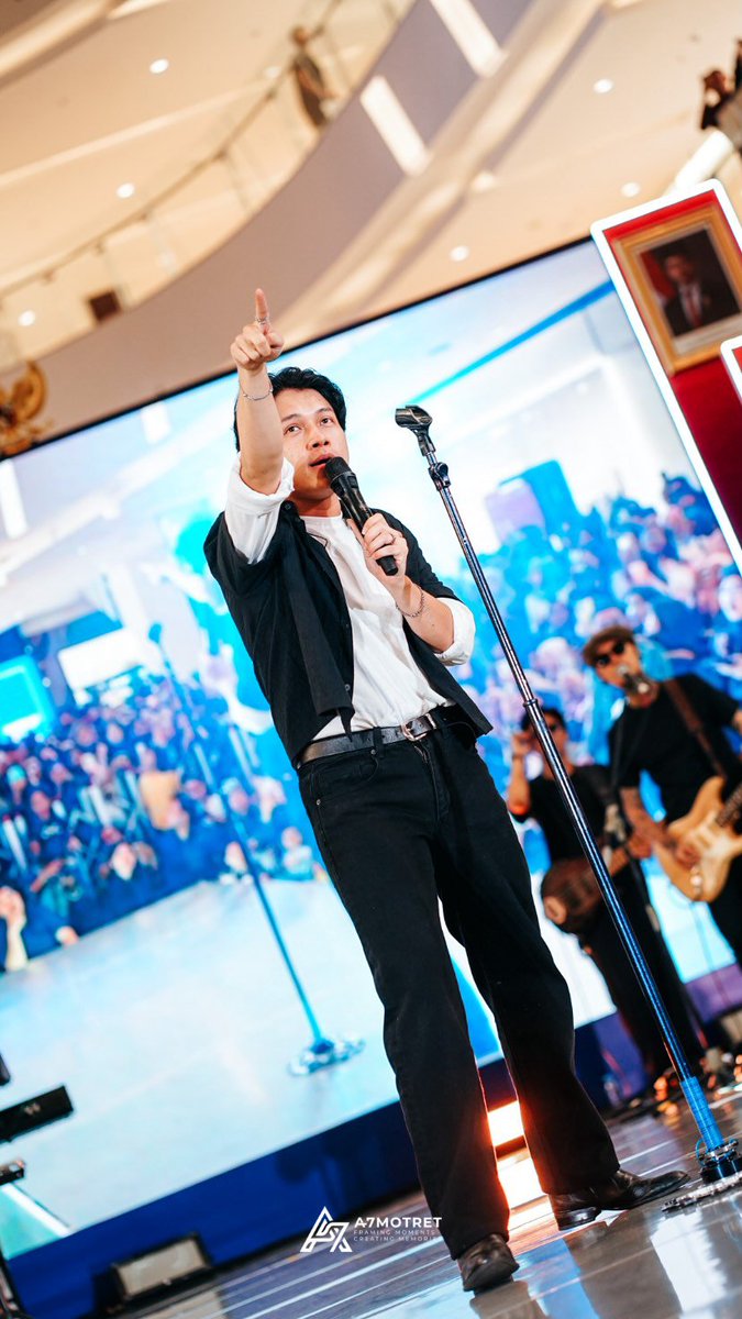 lalulilyy's tweet photo. Pose nunjuk apa ini?

Cr: a7motret https://t.co/IFApiLjhoP