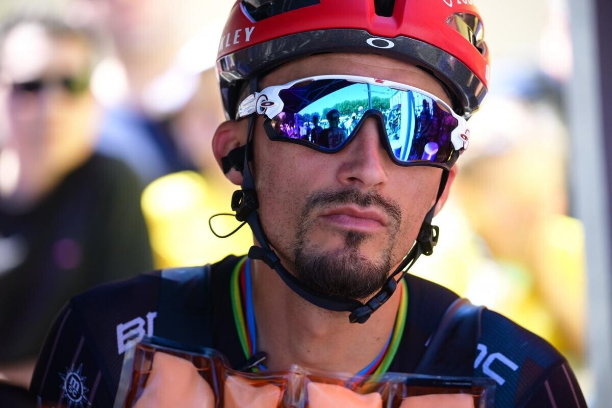 lequipe's tweet photo. Julian Alaphilippe confirme : « Oui, c'est peut-être mon dernier Tour de France »

➡️ https://t.co/VnVRewdxxQ https://t.co/X6HRaiB4cr