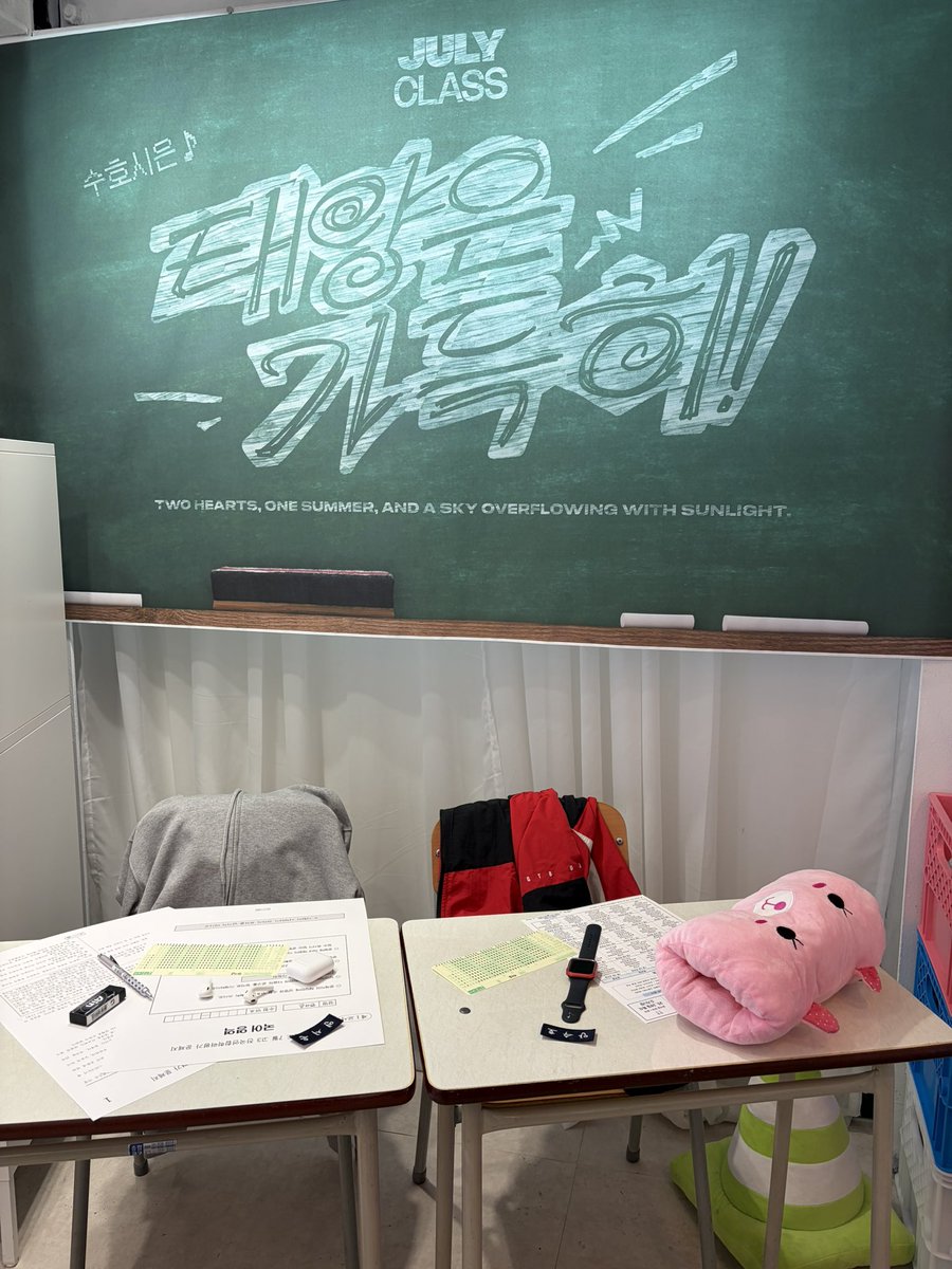 _sasisusiso's tweet photo. #우린수시또라이야 
이 카페는 진짜,, 사소한 디테일들이 미친 공간 이였어요,, 마지막날 사진은 제가 정신병 걸릴 것 같아서(ㅜㅜ) 뺐습니다… 주최진 분들도 다 너무 다정하셨고 공간이 너무 예쁘게 잘 꾸며져있어서 보는 내내 눈이 행복했어요! 즐거운 추억 심어주셔서 감사합니다 ♡ https://t.co/9vCeWxPctd