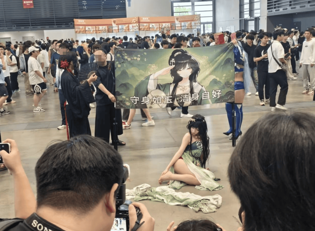 MichelleYo88221's tweet photo. Just had the best time at today's comic con! Met so many awesome creators, scored limited merch and even did a photoshoot with my favorite cosplayers. Can't wait for the next one! https://t.co/WdnZP4Fqrb
