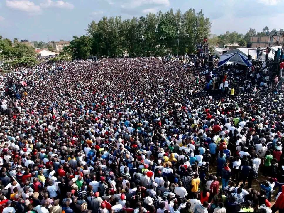 LAkello51's tweet photo. Babu Owino: Nakuomba Sifuna, ukitoka hapa Western, twende Nyanza, tuombee Wajaluo kura, wanakupenda.
#BabuOwino #EdwinSifuna #KenyaPolitics #OppositionUnity #2027Elections
@everyone
@followers https://t.co/BfGpjAthat