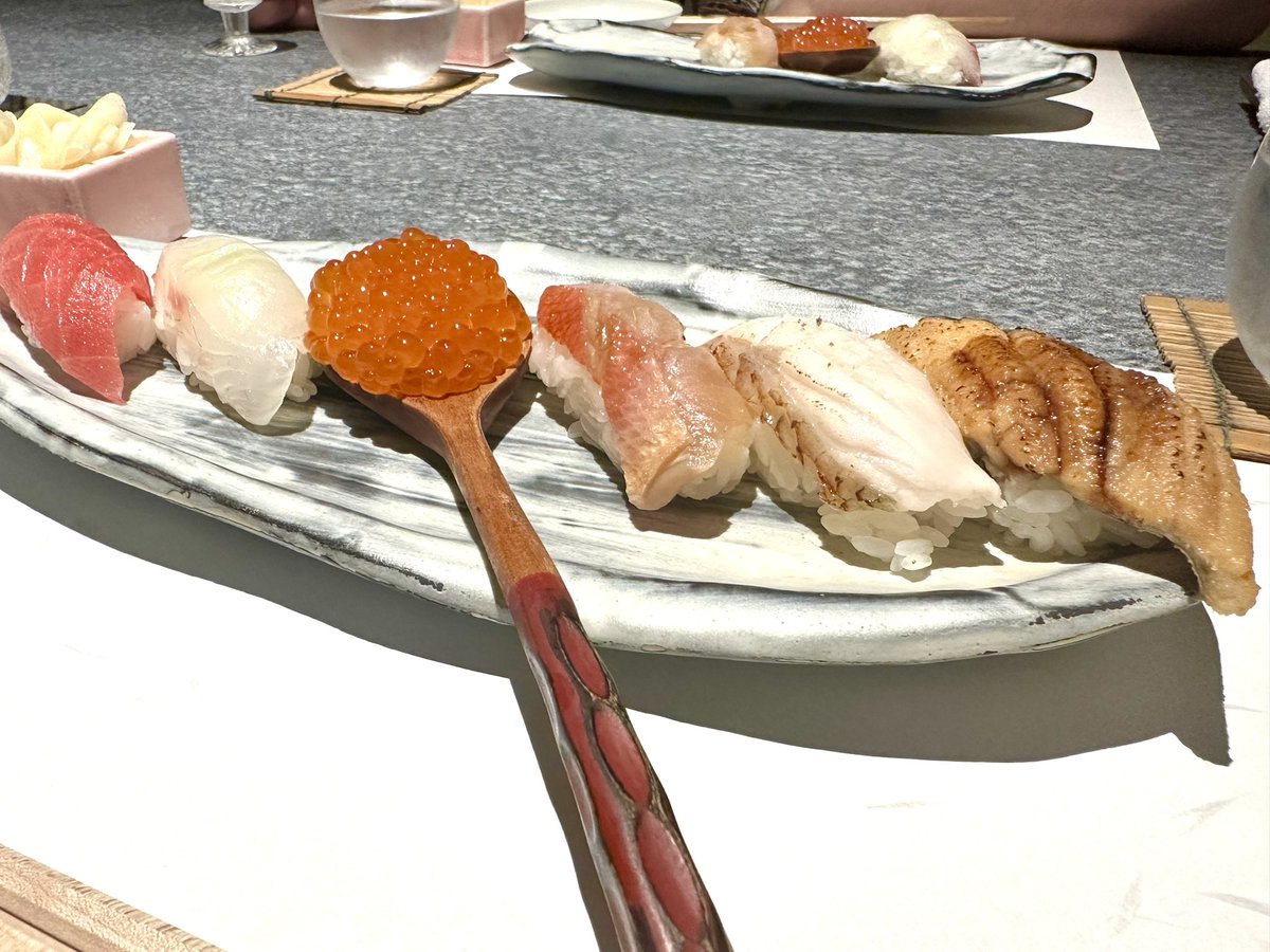 tamago33's tweet photo. おいしいお魚とお酒をいっぱい摂取しました🍣
ほっぺたお店に落としてきちゃった https://t.co/prUmeT7osH