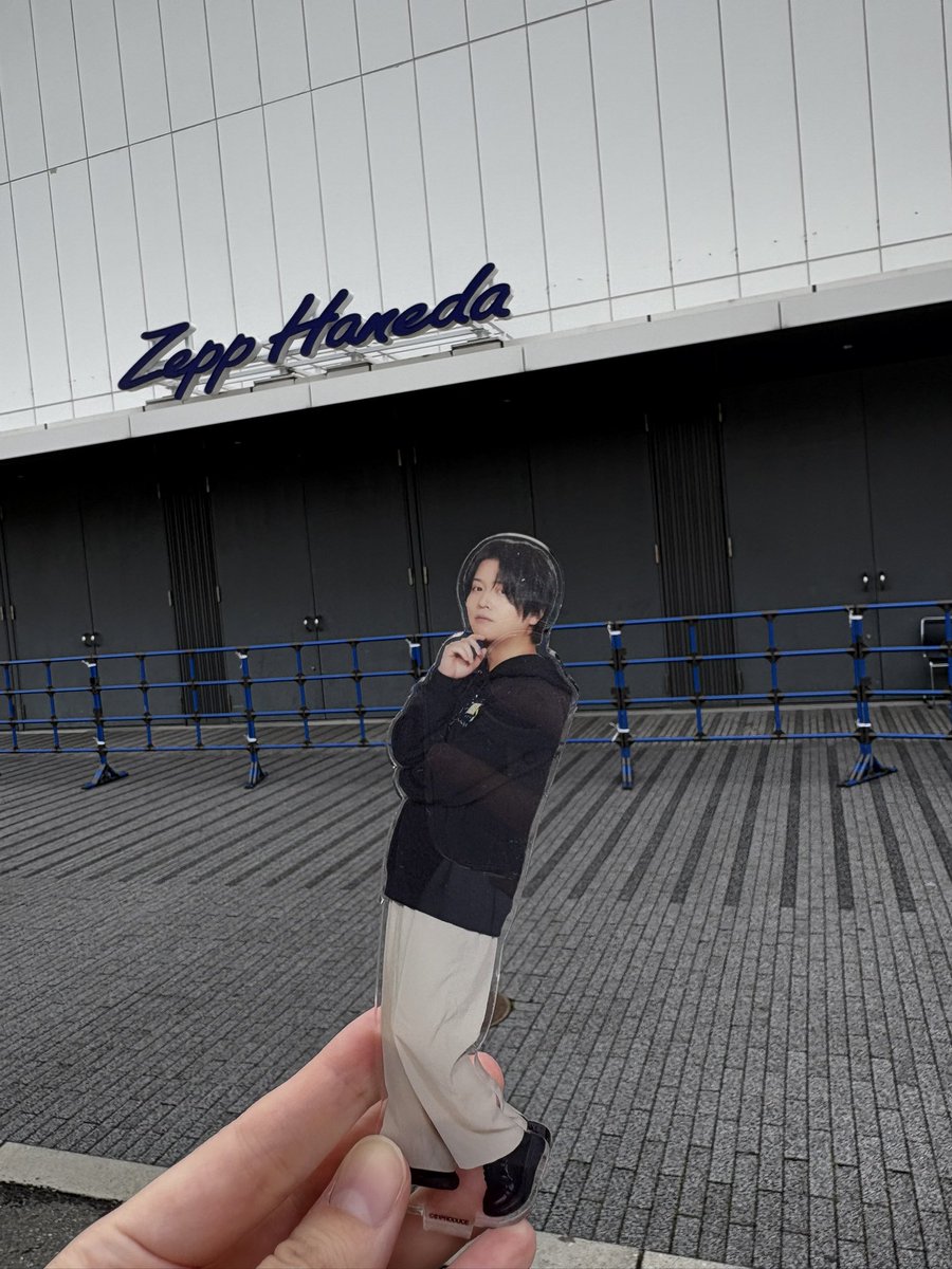 nathu7170's tweet photo. 斉藤壮馬 Zepp Live Tour "Blue  Adolescence" 羽田公演参加してきました！
チーム斉藤壮馬の皆さんが楽しそうに演奏されていて、キラキラしてて参加できたことが幸せでした
生演奏いいなって改めて思いました
素敵な時間をありがとうございました✨️
残り2公演も無事に完走できますように
 #ブルアド https://t.co/Ht7vw5COiz