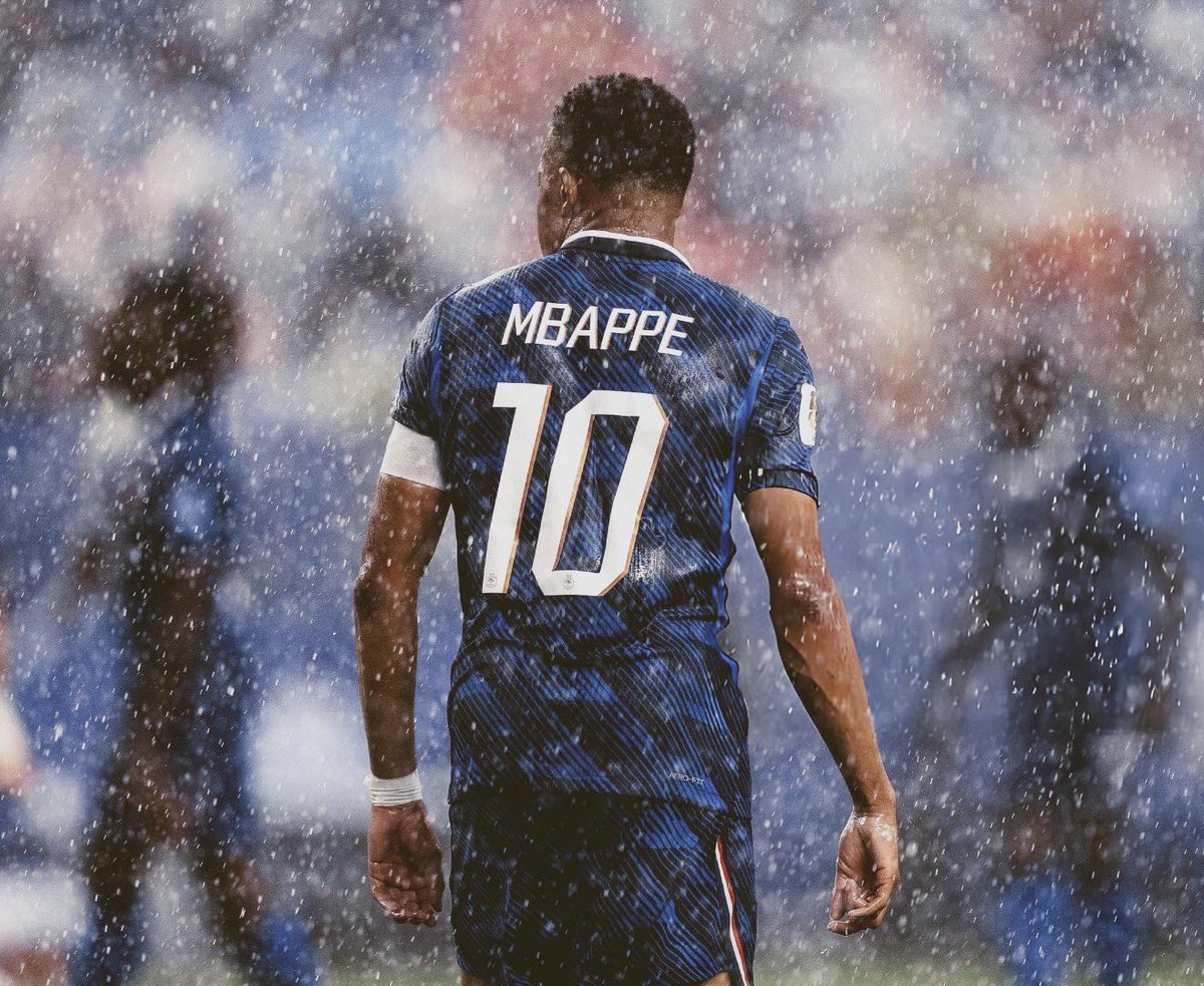 Kylian's tweet photo. The people’s Ballon d’Or. https://t.co/0ibCPLyRSm