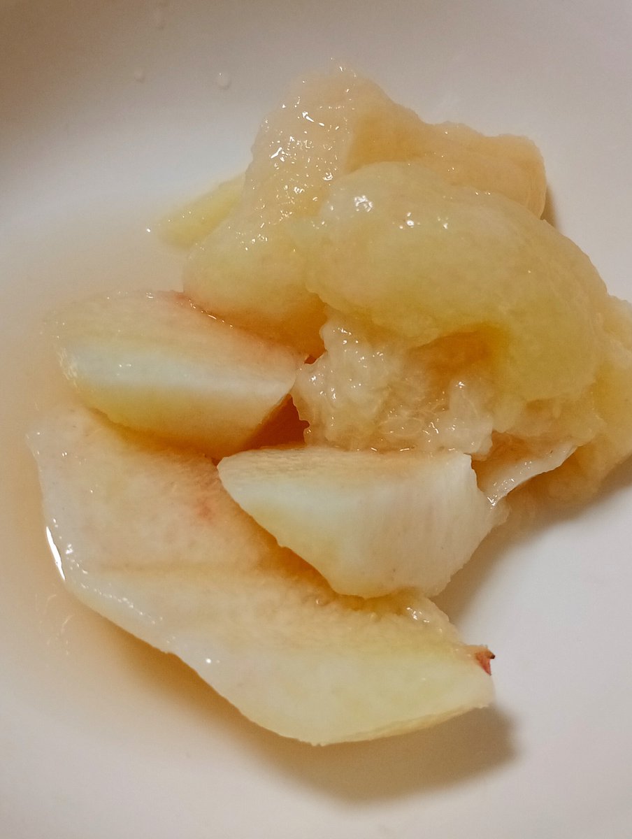 natadecocodesu's tweet photo. ムカゐさんに貰った桃うますぎる

アボカドみたいにぐりっとしたら種とれるのかと思ったけど、ただ握りつぶしてジュースにしちゃった…汁をスリッパにこぼすし、生きづらい https://t.co/AEHgcgQvwu