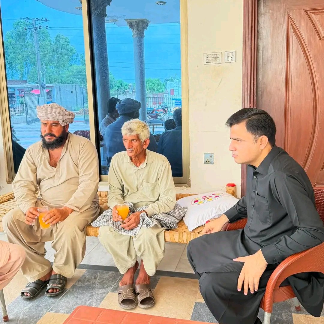 FanNaeem1's tweet photo. پنجوتھہ ہاؤس ڈھل ،دوستوں بزرگوں کی آمد .
#NHP
@naeem https://t.co/bncVA7Ec3j