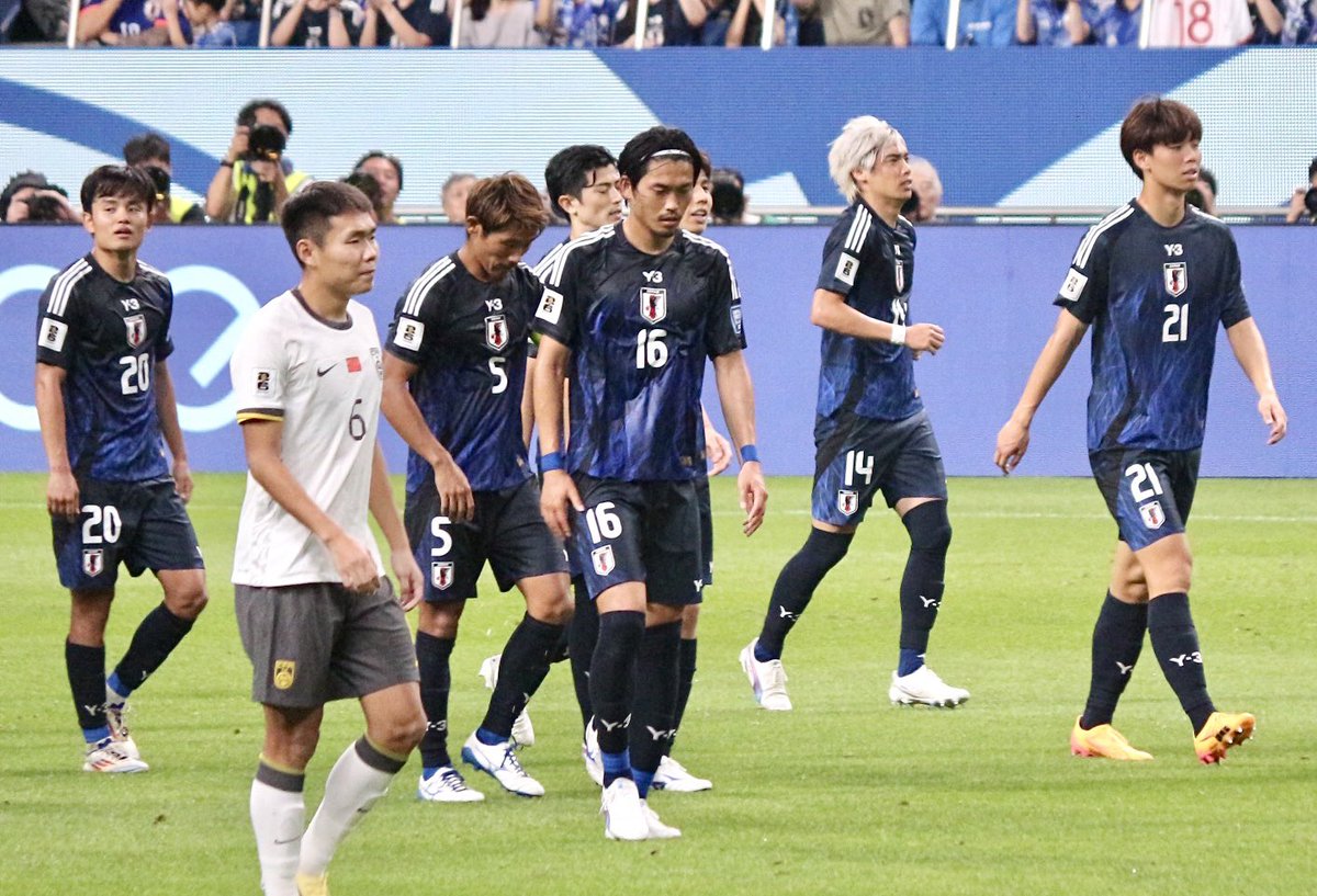 kuusoccer7's tweet photo. SAMURAI BLUE🇯🇵試合振り返り
🔹2024.9.5
vs 中国代表@埼玉スタジアム

後半🔥
純也ゴール！
高井くんは控えめにみんなの輪の中へ🤭
復帰した純也のゴールは選手達もサポーターもみんな嬉しかったですね👏
純也はゴール裏に頭をペコリ🕴️

#サッカー日本代表 #SAMURAIBLUE #伊東純也 #高井幸大 https://t.co/lQ29LV7XHd