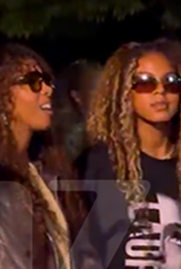 beyoncebrasil's tweet photo. Blue acompanhou Beyoncé e Jay-Z no show de Lauryn Hill, ontem (25), no The Club House. 💙 https://t.co/H0LGTYcDFK