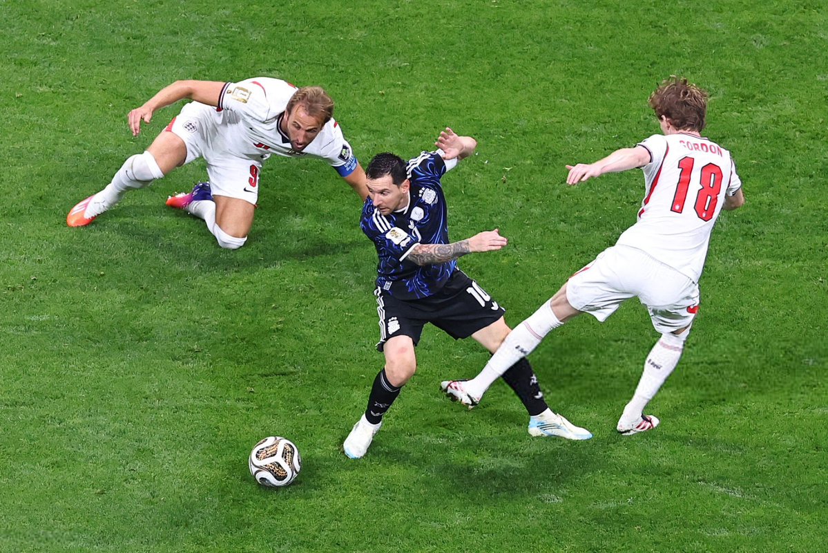ARG__30's tweet photo. كمية اللقطات العظيمة اللي ظهر فيها ميسي بكاس العالم وهو عنده 39 سنة اكثر من لقطات للاعبين طول مسيرتهم
كتالوج مرعب ومتنوع من اللحظات الاستثنائية https://t.co/FvrkLW8GGu