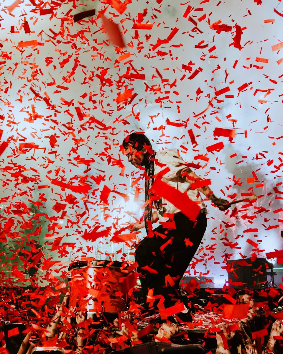 TOPUPDATERS's tweet photo. Twenty One Pilots at the Plaéo festival via ameliechatellard on Instagram https://t.co/fFyPY9EsEZ