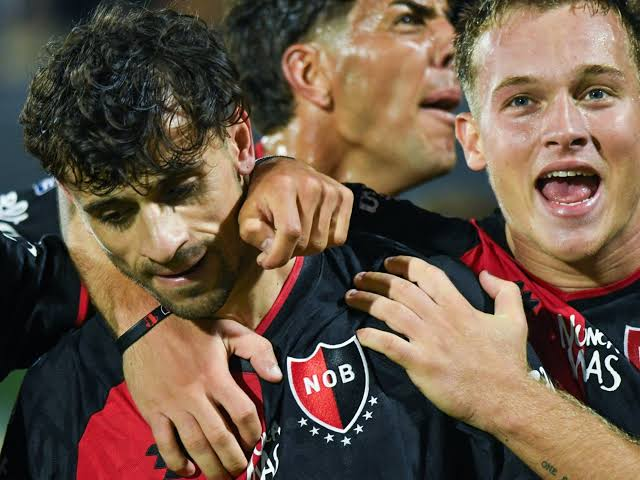 newells_info74's tweet photo. Mazzantti tiene contrato hasta fin de año. Préstamo con cargo de 200 mil USD y #Newells tiene opción de compra del 70% TASADA EN 3 MILL USD