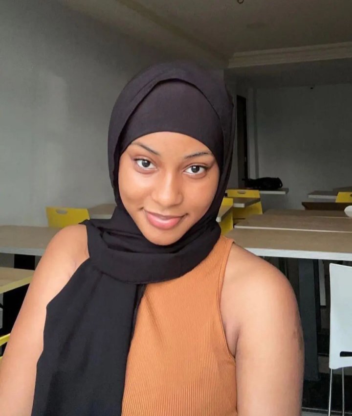 Mierash8k's tweet photo. look like I’m alright but Wallahi I need a husband 🥰🙏💔 https://t.co/WkBG0cKivN