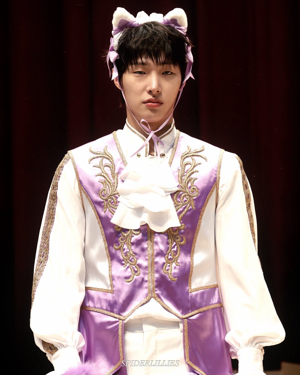 bluuthes's tweet photo. ไม่อยากให้ตาบวมเรย แต่วันนี้ตาตุ่ยๆละมันน่ารัก pro max มาก 555555555 ไก่จ๋องงงง 😭😭😭 https://t.co/hzB8QiEJbl