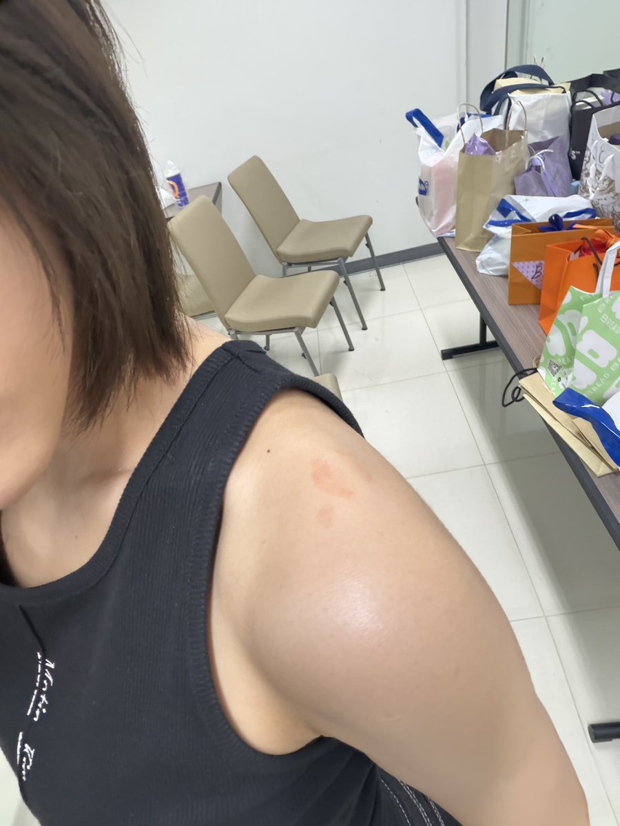 blueyuocean_'s tweet photo. ให้เลย ลายน้ำมาในรูปแบบรอยจุ้บ 😭 https://t.co/fMbmV6OAdo