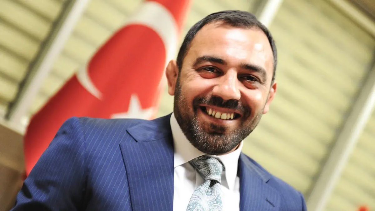 aykiri's tweet photo. SICAK GELİŞME / Olayla ilgili soruşturma başlatıldı.

Türkiye Güreş Federasyonu, Gençlik ve Spor Bakan Yardımcısı Hamza Yerlikaya’nın, oğlunun mağlup olduğu müsabakanın ardından mindere girerek hakemin üzerine yürüdüğü olayla ilgili inceleme ve soruşturma başlatıldığını açıkladı. 

Federasyon, “Uygunsuz müdahale, baskı veya saygısızlık, unvanı ve sıfatı ne olursa olsun kabul edilemez” dedi.