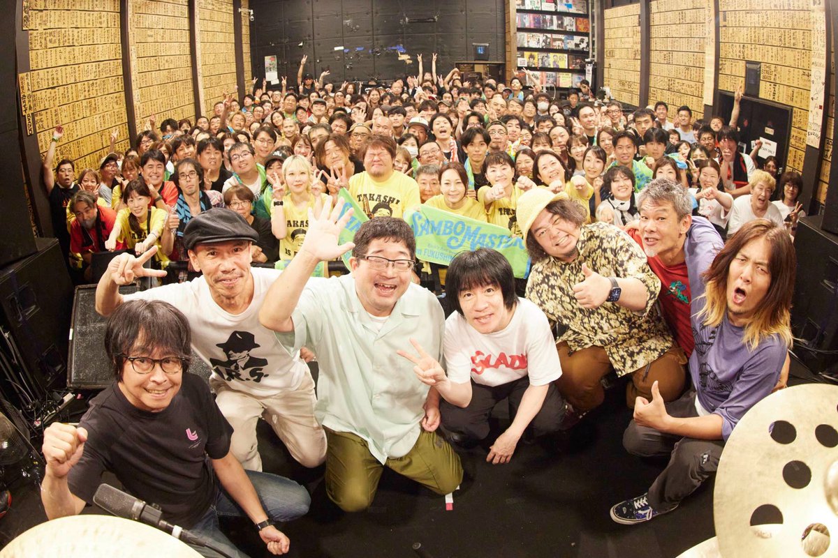yamaguchi_SBM's tweet photo. 宮古。こんな最高なライブハウスで過ごす夜は幸せが約束されている。酸欠のフロアは宮古上空の魂を悼む気持ちに溢れていた。そして今夜フラワーカンパニーズは最強な王様だったのさ。慰霊は今日では終わらない。今日から始まるのさ。人はそれを新生と呼ぶ。現世でも魂でも。僕はずっと君が好きだった。 https://t.co/nhyaVqFDRx