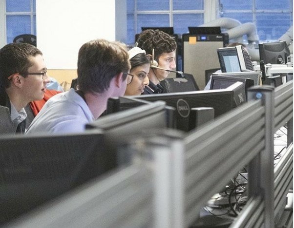 MikeBellafore1's tweet photo. Via LNKD I received a message from a college student, interested in 

@smbcapital

summer internship, and looking for advice. College student: Just one question! What’s the one quality you look for in a trader at your firm? who outperforms consistently https://t.co/EOm07eTgwW