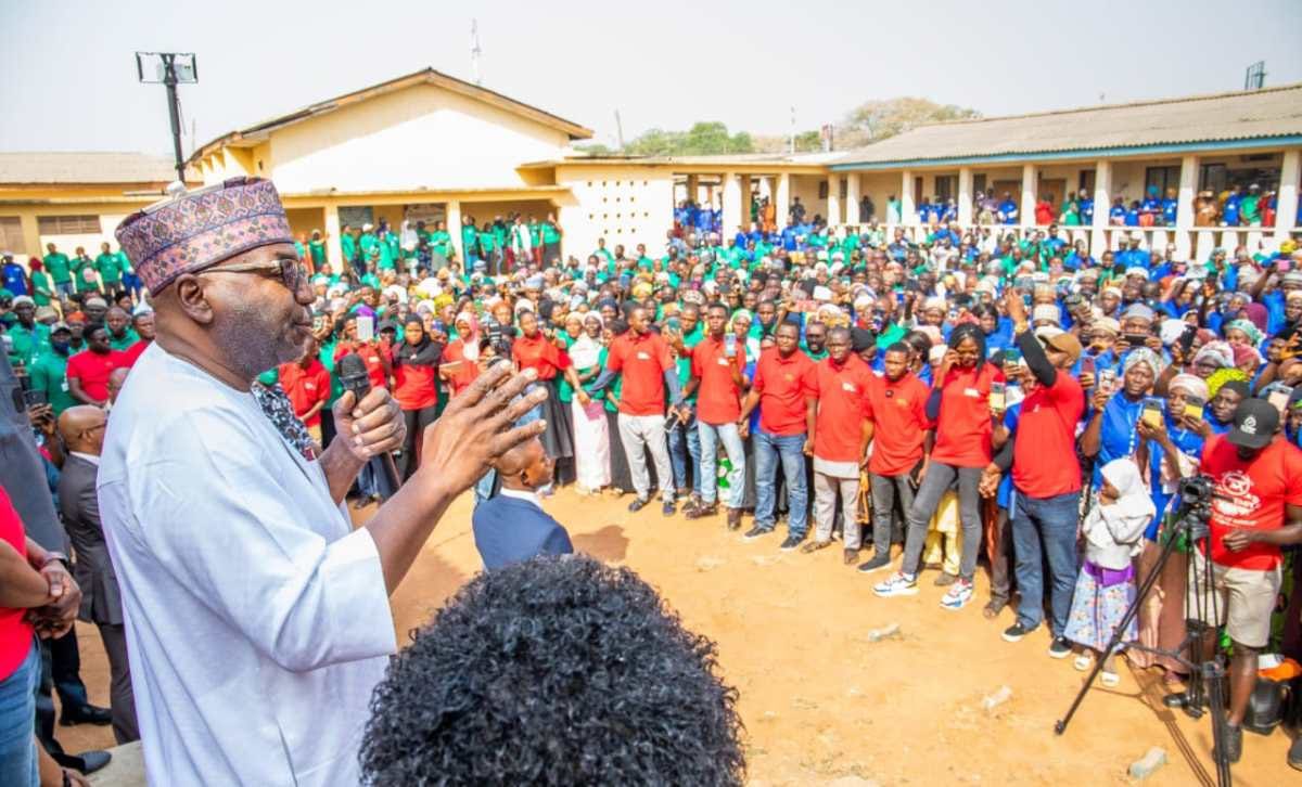 YeriTheSGF's tweet photo. Gov. AbdulRahman AbdulRazaq's KwaraLEARN programme has trained 6,000+ teachers and provided digital tablets, 1.2M+ textbooks to 120,000 pupils in 870 public primary schools.
The focus: ensuring children don't just attend school, but actually learn.
#RahmanKwaraLegacy #KwaraLEARN https://t.co/BLiEHZE4Ir