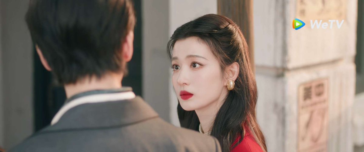 xieweixo's tweet photo. ren susu’s eyes in this scene hit different, kayak finally dia lepas topengnya selama ini. even tiga tahun lalu, i could tell she was genuinely happy with qingyi, tapi tatapannya tuh campur rasa bersalah. apalagi as fang mulan yang dingin bgt. di sini kayak ngeliat real susu🥺 https://t.co/kOZqo6xMuC