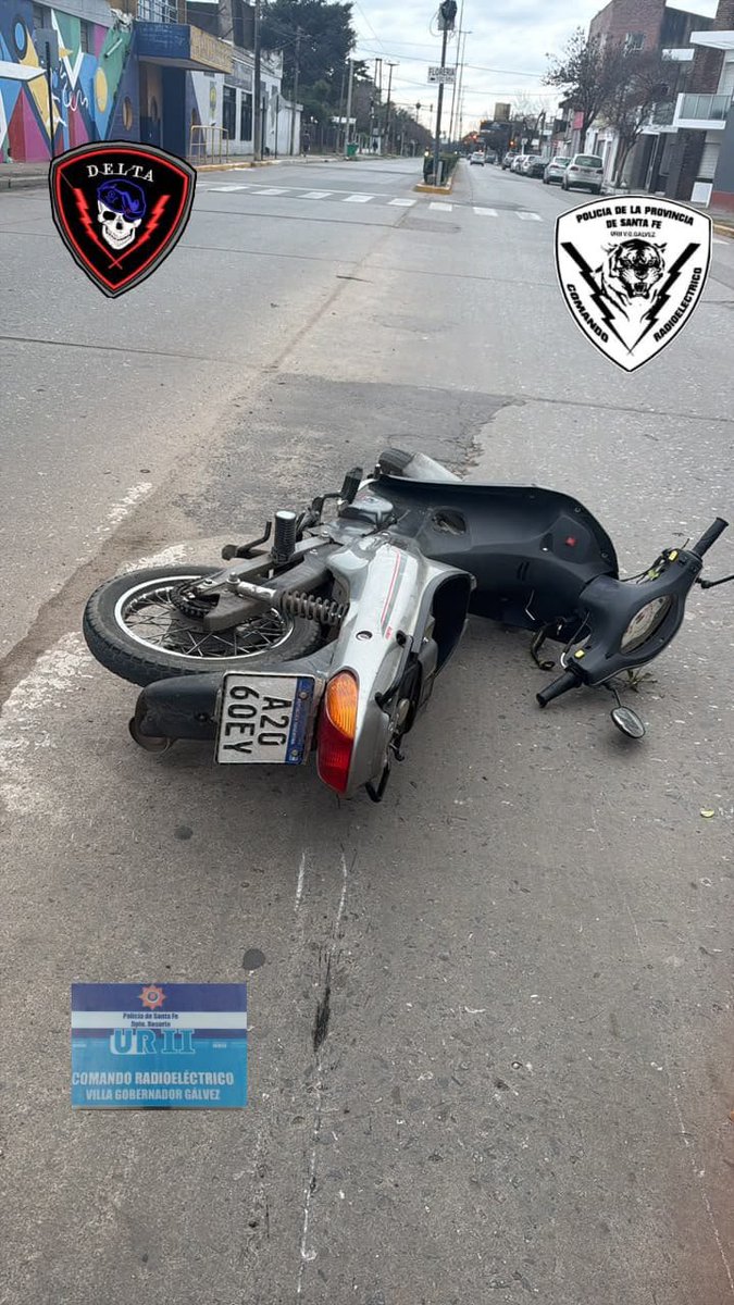 emergenciasAR's tweet photo. #VillaGdorGalvez Juan D. Perón y Fornieles siniestro vial grave derrapa con su moto un hombre de 44 años, es trasladado por el #Síes al #heca en estado grave @leodelga2
@CalleDeRosario https://t.co/JOu7X0jCiI