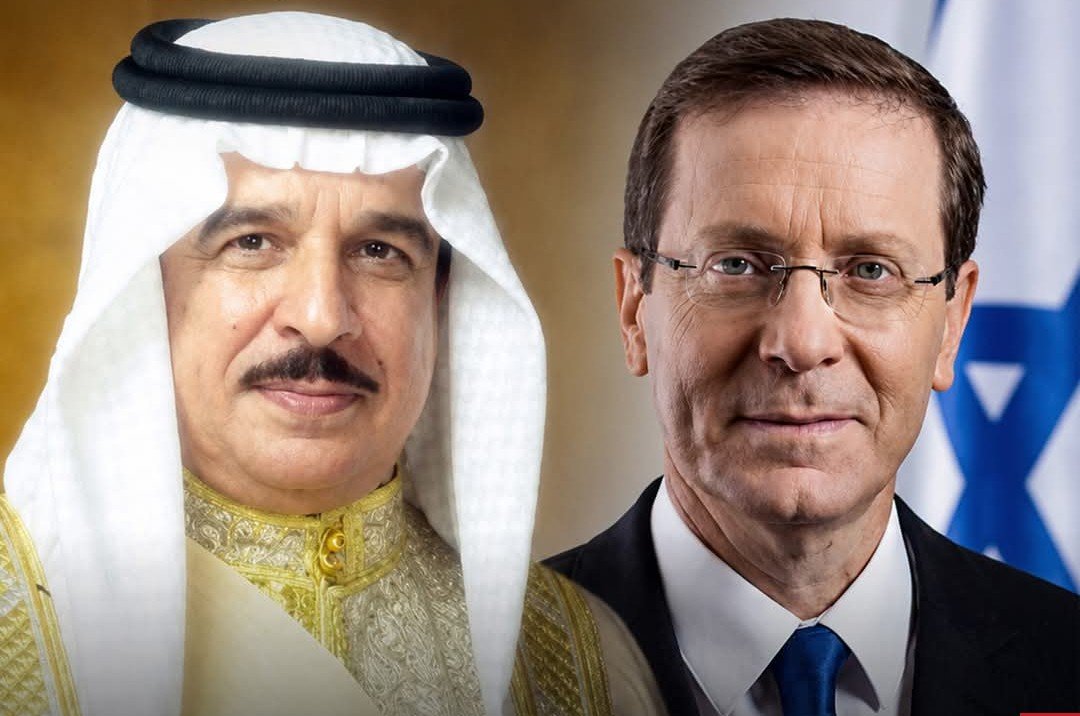socotrapress's tweet photo. العاهل البحريني يبحث في اتصال هاتفي بالرئيس الإسرائيلي، ما وصفها بالعلاقات الثنائية في إطار الاتفاقيات الإبراهيمية، بما يعزز ما يصفه بالأمن والاستقرار والازدهار في المنطقة، كما تناولا آخر المستجدات الإقليمية والدولية.
#سقطرى_برس https://t.co/qL3YOhxG0y