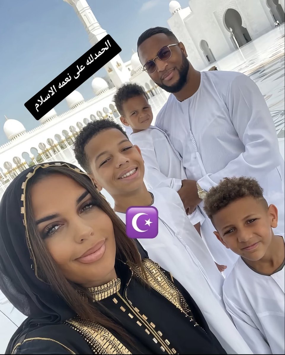 Khady_Bamalli's tweet photo. ALLAHU AKBAR!
Congratulations and welcome to Islam, the only right path to heaven. ❤️

From Darkness ✝️.                      To Light ☪️ https://t.co/7yeVs63veb