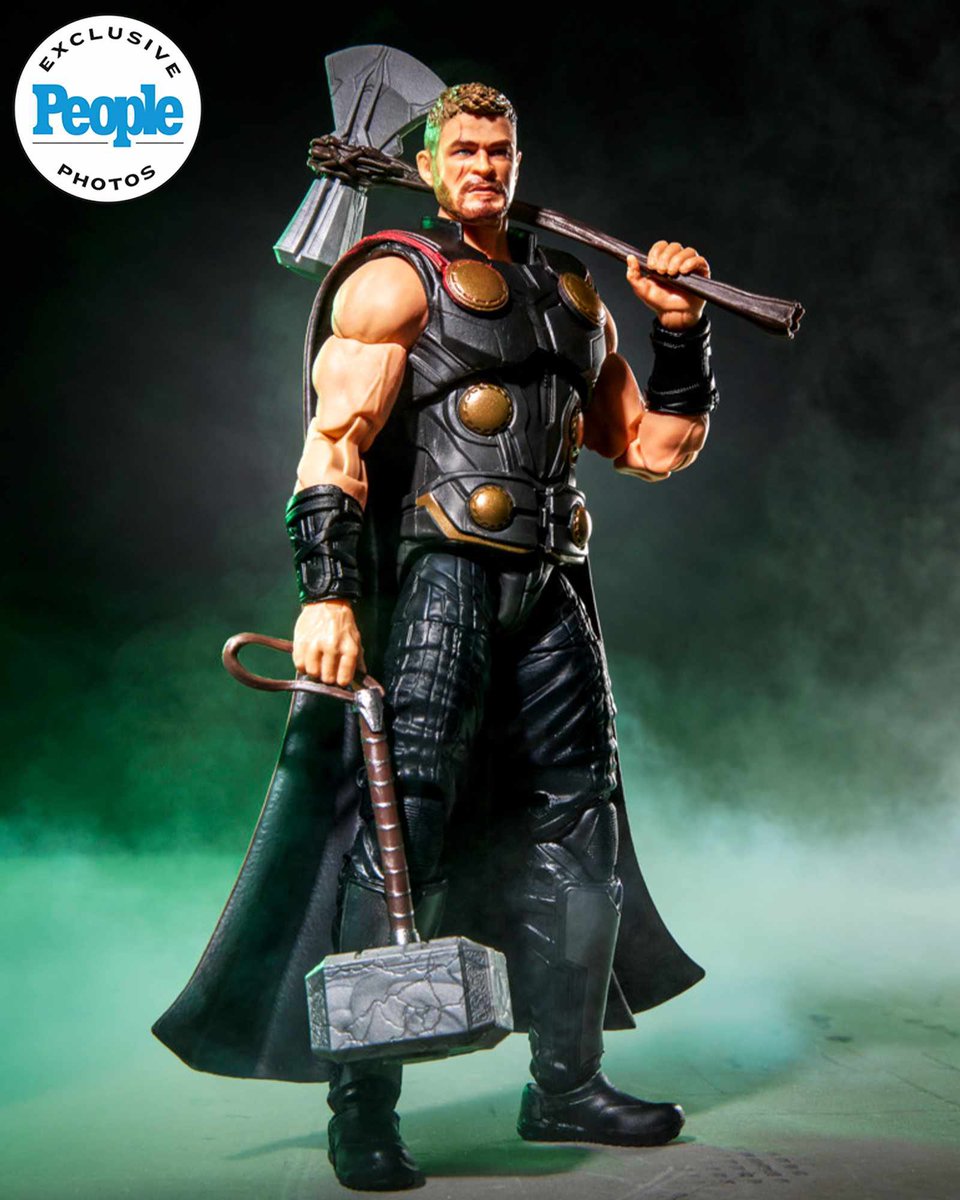 MCU_Portal's tweet photo. New Marvel Hasbro Legends #AvengersDoomsday Series figures have been revealed!! 🔥😱😱

These will be available exclusively at Walmart this fall, with pre-ordered starting July 27!

Which are you getting? 

📸: People https://t.co/j5djDudCvO