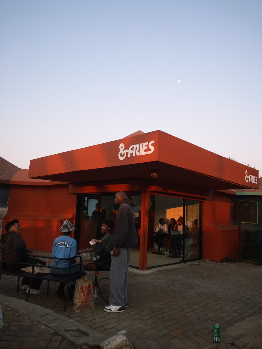 BasileBayeke's tweet photo. Come vibe with us Soweto 🍟🍗🎶
#AndFries #SowetoSundays https://t.co/2yPnvwcJNf