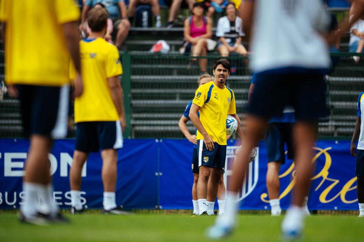 1913parmacalcio's tweet photo. Primo giorno di ritiro a Pinzolo 💛💙

Tra lavoro sul campo e primi momenti insieme, continua la preparazione dei gialloblu in vista della nuova stagione.

📹 Guarda il vlog completo sul nostro canale YouTube ➡️ https://t.co/qgaaOtYUln https://t.co/j7LtKi3wzM