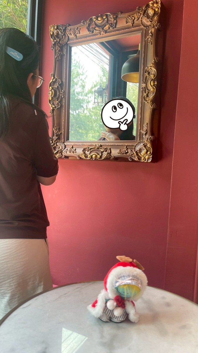 godchakorn's tweet photo. ตอนที่ไปร้าน #TheCrimson ทางนี้ก็ไม่ลืมที่จะมองหากล้องCCTV ค่ะเผื่อจะได้ยินเสียงไพเราะๆของคุณเจ้าของร้านก็เป็นได้ #เป๊กผลิตโชค https://t.co/XVPSyiUZTf
