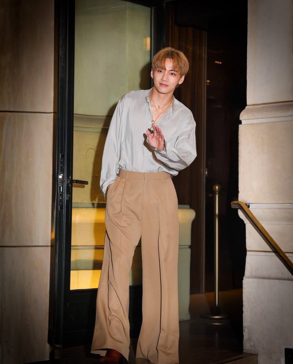 Taehyungimpact's tweet photo. Heartthrob https://t.co/pCryYvjXDQ