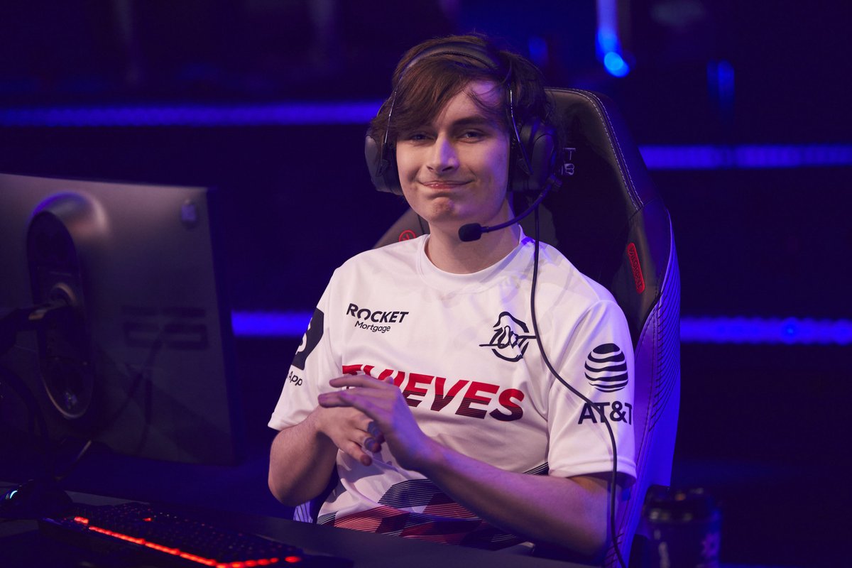 100T_VAL's tweet photo. He's come a long way, happy birthday @Asunaa 🎂 https://t.co/c1fH2lwwgu