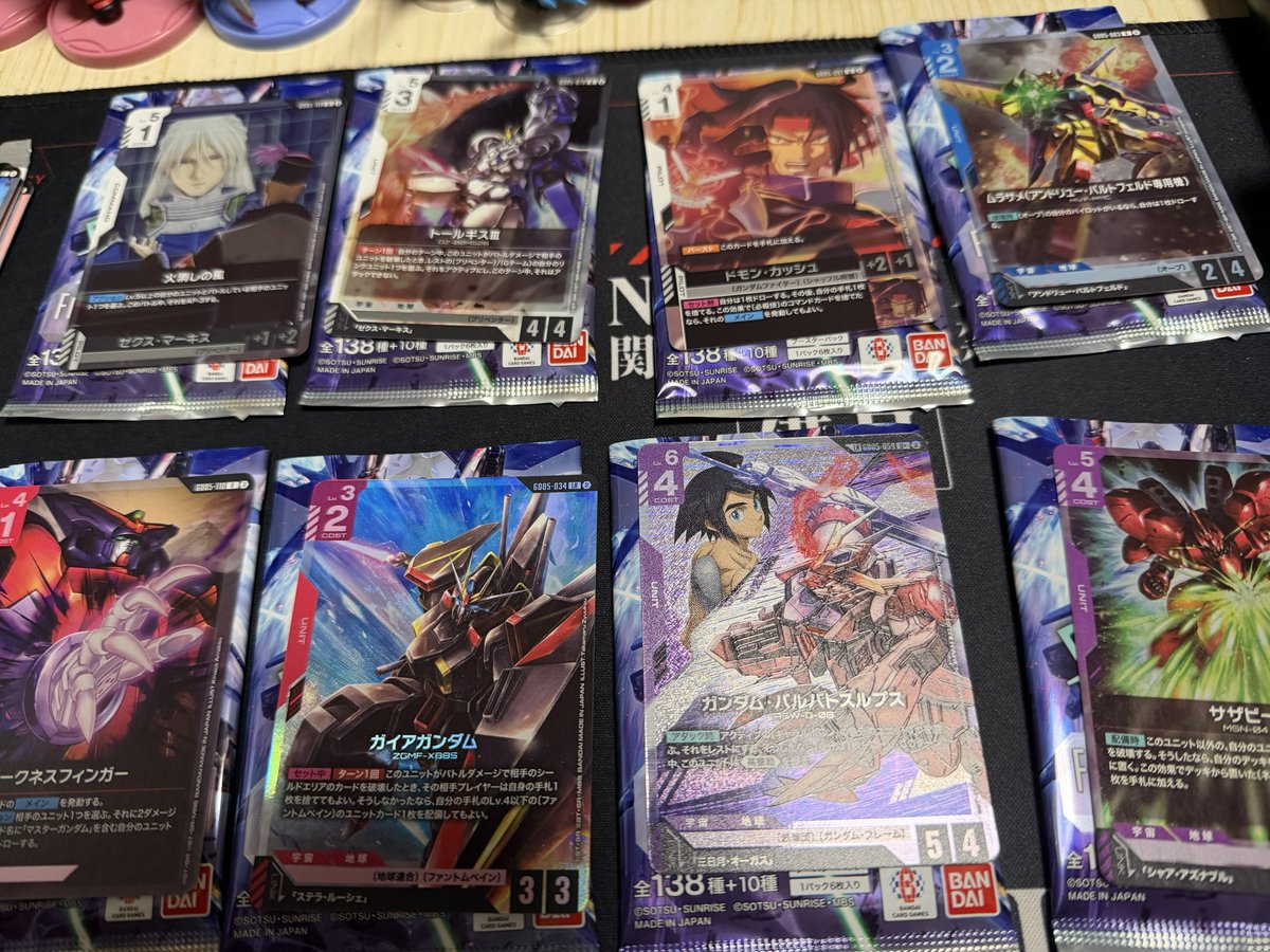assaulttac's tweet photo. アメドリ通販産のカスタムデッキボックス4つからの開封！

LRパラ1
LR5
リンクパラ4

32パック分と考えたらギリ負け？
ダークネスフィンガー2枚引けてる分でまあ良しかな？

#ガンダムカードゲーム
#GCG
#GD05 https://t.co/jcLqWLpufy