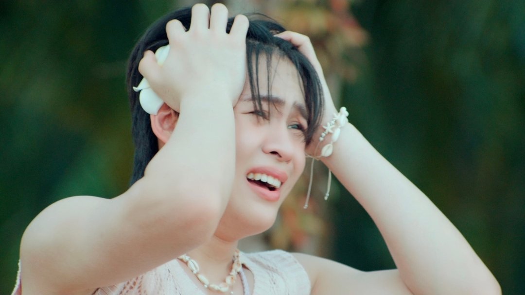YourThirdSeries's tweet photo. “ลันเตา” ความสดใสแห่งเกาะพะงัน ผู้ที่ใช้หัวใจตามหารักแท้ 💕

YOUR THIRD SERIES EP1
#ที่สามของเธอEP1 https://t.co/Ospq2qRYQX